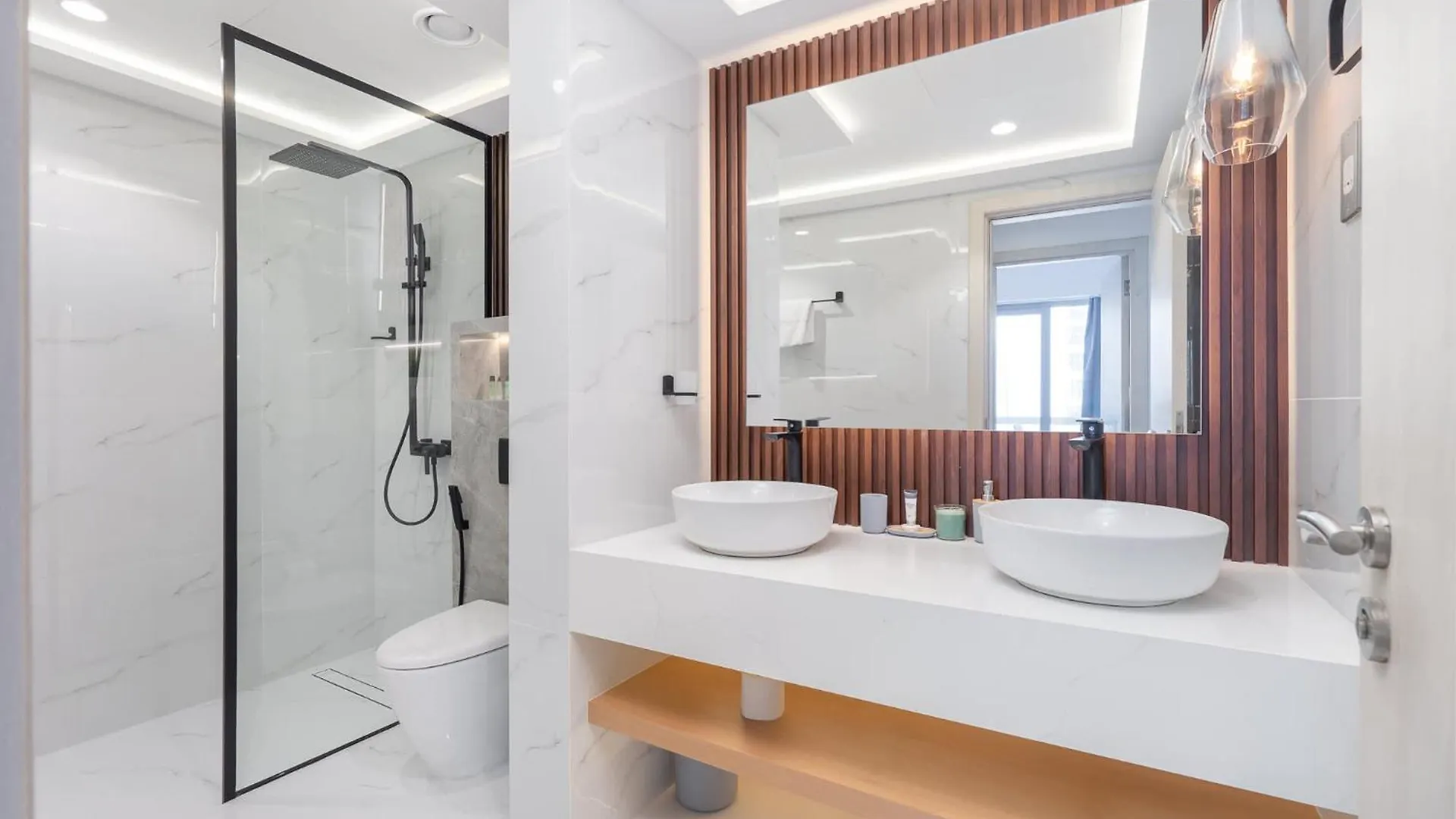 Modern 1-Bedroom With Stunning View Of A City Skyline In Downtown Dubai 0*,  United Arab Emirates
