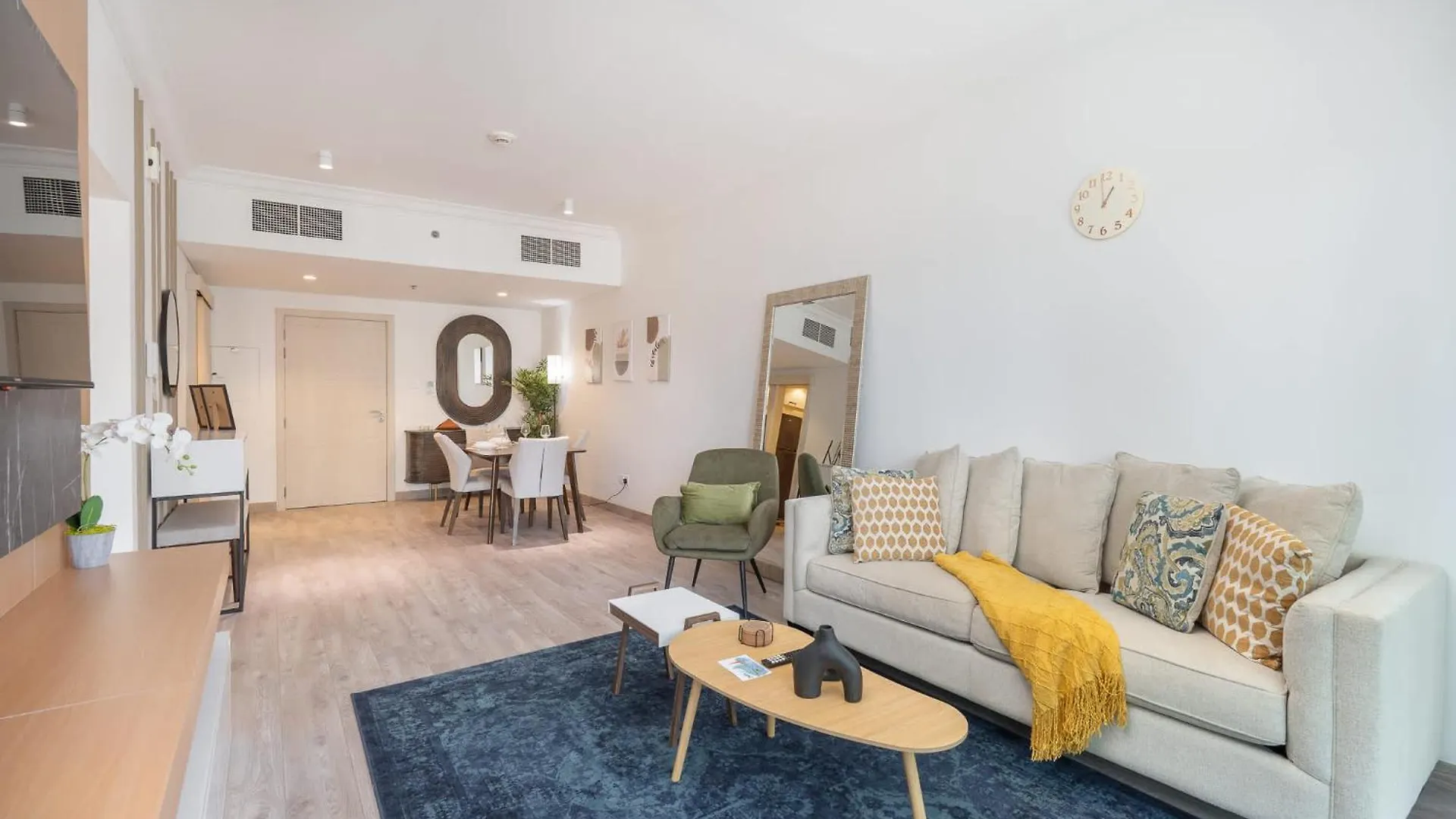 Modern 1-Bedroom With Stunning View Of A City Skyline In Downtown Dubai United Arab Emirates