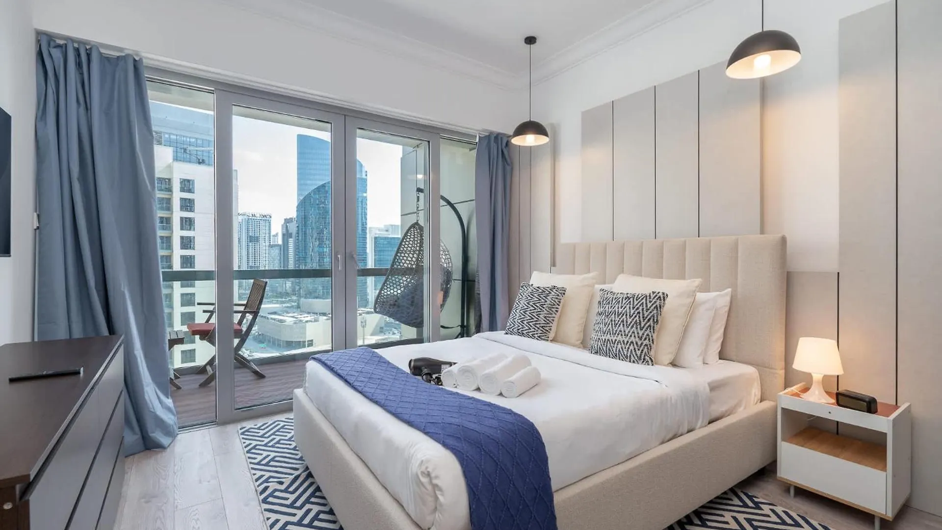 Modern 1-Bedroom With Stunning View Of A City Skyline In Downtown Dubai United Arab Emirates