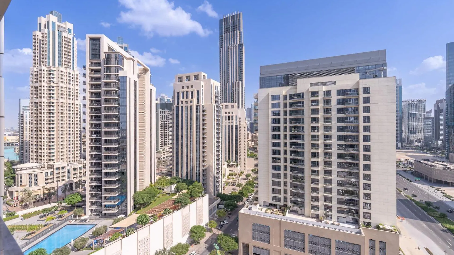 Modern 1-Bedroom With Stunning View Of A City Skyline In Downtown Dubai United Arab Emirates