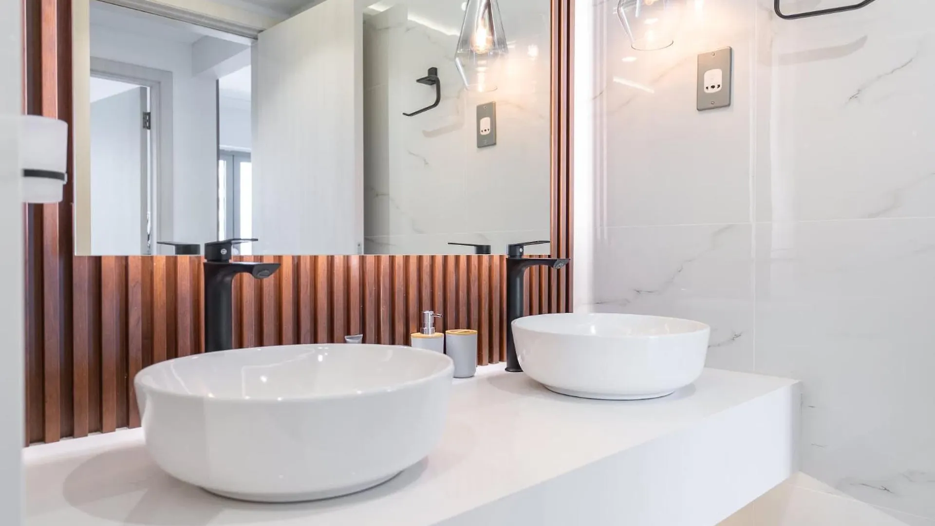 Modern 1-Bedroom With Stunning View Of A City Skyline In Downtown Dubai Appartamento